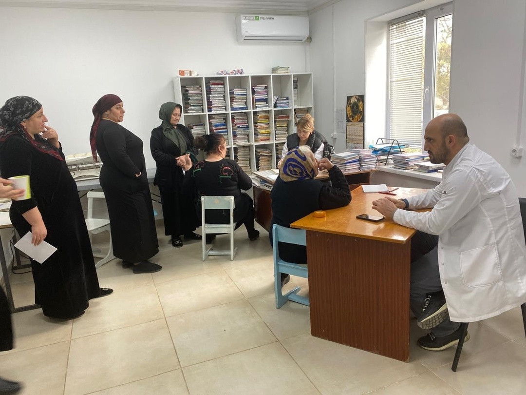 В рамках нацпроекта «Демография» сотрудники комплексного центра социального обслуживания населения Минтруда Дагестана в Тарумовском районе  организовали выездную медицинскую комиссию